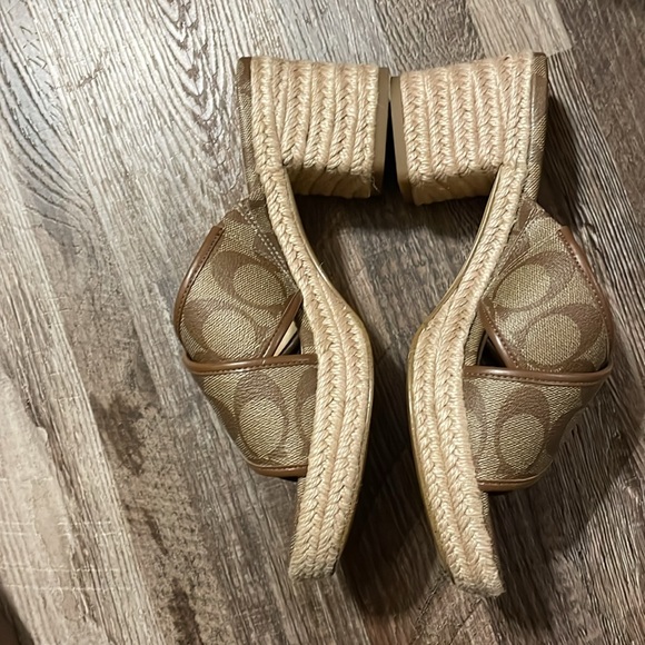 Coach Shoes. Size 7.5. Good preloved condition. - Picture 3 of 6